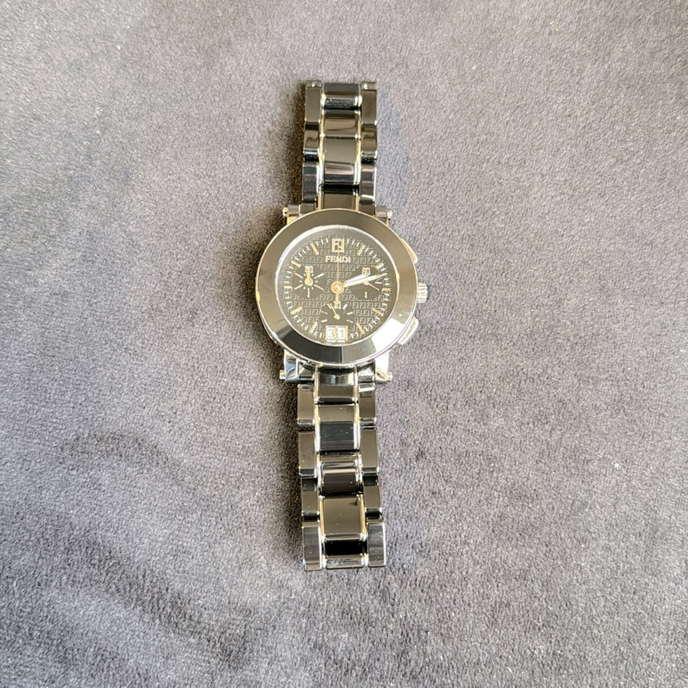 Fendi 40 mm with box women’s watch in perfect condition